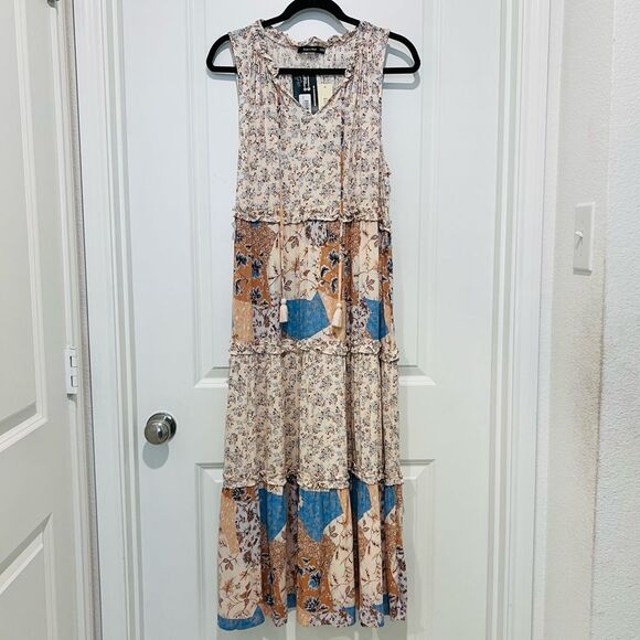 Doe & Rae Sleeveless Tiered Maxi Dress Farm Day Patchwork Floral Sz. Medium NWT - Picture 2 of 11